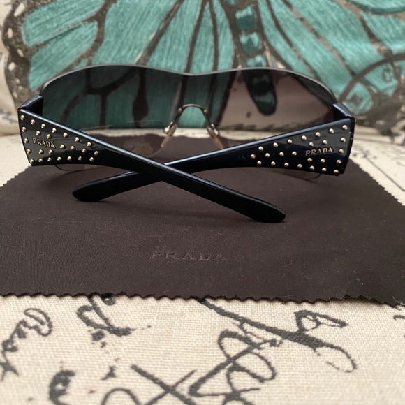 PRADA SUNGLASSES 🕶 - Picture 2 of 6